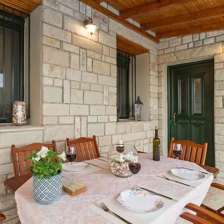 Konstas Stone Island House In Meganisi Casa vacanze