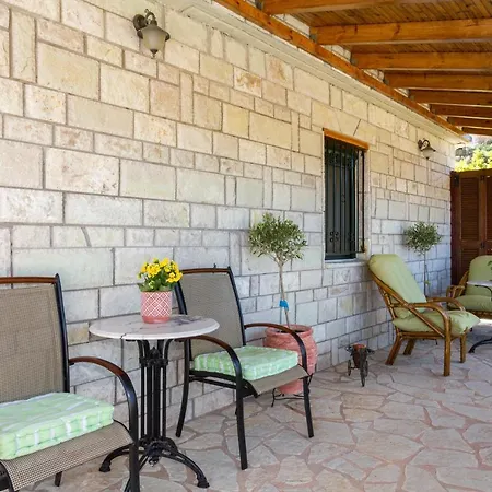 Case de vacanță Konstas Stone Island House In Meganisi