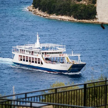 Case de vacanță Konstas Stone Island House In Meganisi