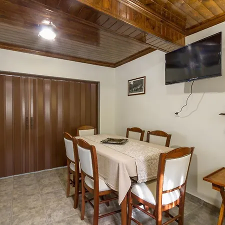 Case de vacanță Konstas Stone Island House In Meganisi